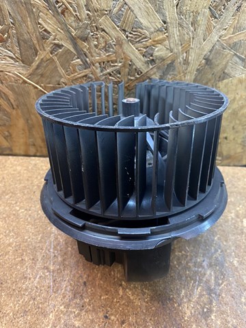 Мотор вентилятора печки (отопителя салона) 7M1819021