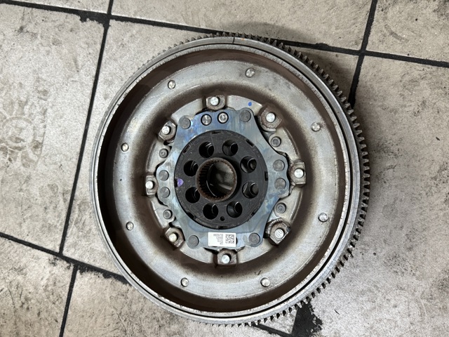 Демпферний маховик 05L105266K VAG