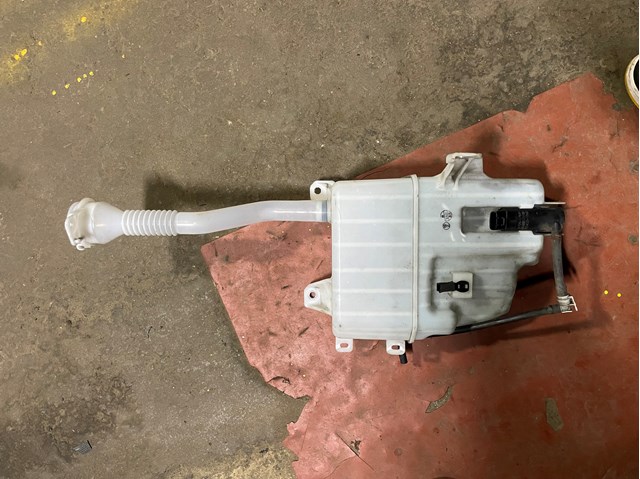 Бачок склоомивача 8531548280 TOYOTA