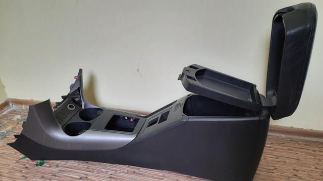 кришка подлоктніка 5890542020B0 TOYOTA