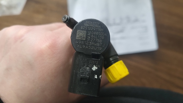 Форсунка паливна 04L130277BB VAG