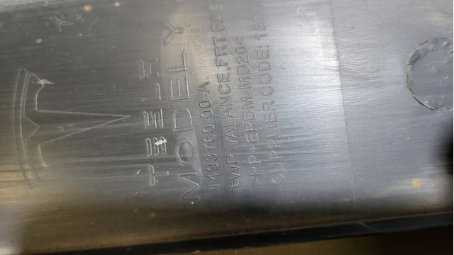 Обвіс бампера 149376000A Tesla Model