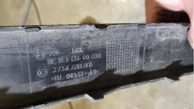 Накладка бампера переднього 1U0807717C VAG