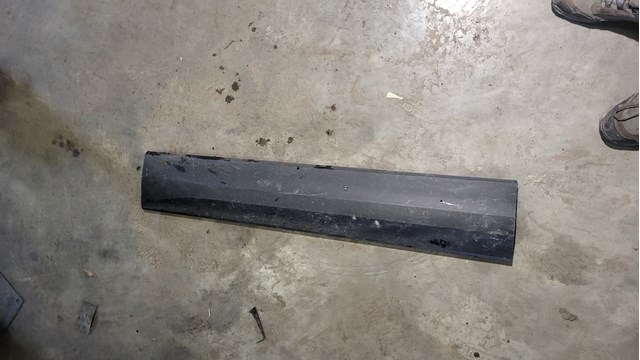 Накладка передньої правої двері 57A854940 VAG