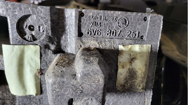Наповнювач бампера заднього 6V6807251 VAG