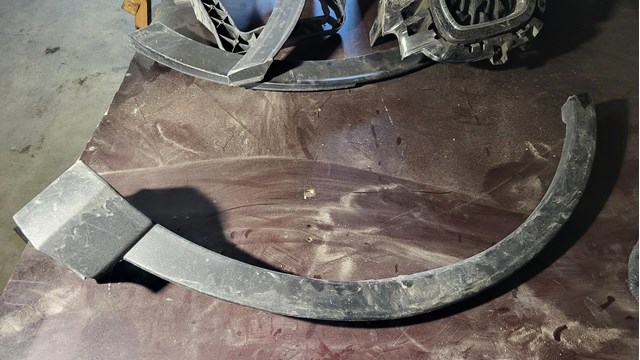 Молдинг арки крила переднього, лівий 7560242100 TOYOTA