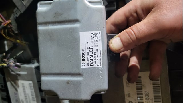 Стабілізатор напруги 9068270005 MERCEDES