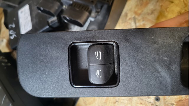 Кнопковий блок керування склопідіймачами передній правий 9079054507 MERCEDES