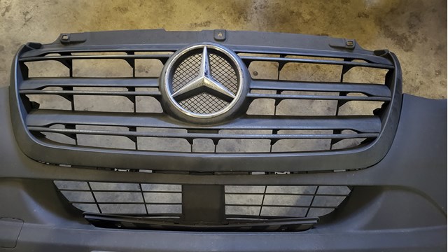 Захисна решітка радіатора 9108852600 MERCEDES