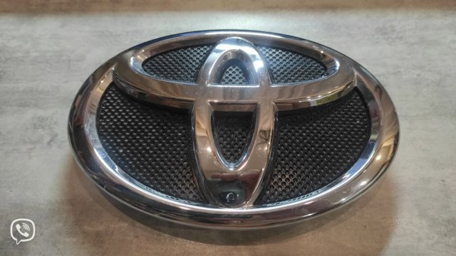 Емблема решітки радіатора 7531006010 TOYOTA