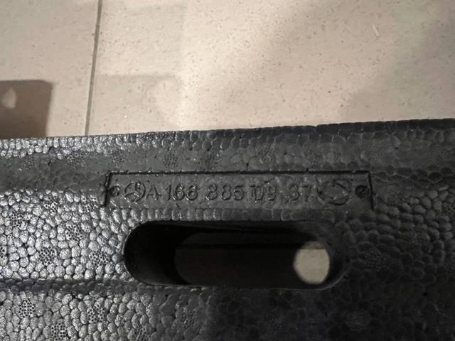 Абсорбер бампера переднього A1668850937 MERCEDES