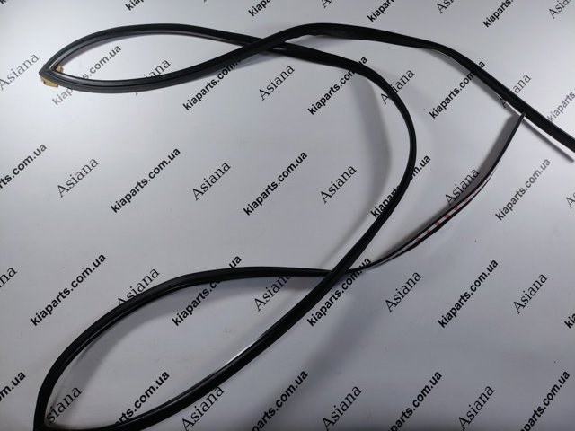 Накладка заднього скла, верхній или верхня 871311E000 HYUNDAI