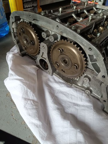 Головка блоку циліндрів 1740108 FORD