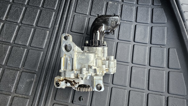 Помпа масляна PY8W14100 MAZDA