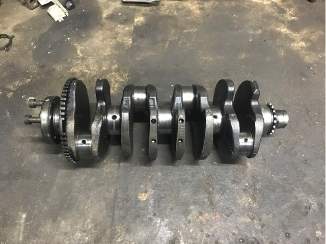 Колінвал двигуна Volkswagen Passat B6