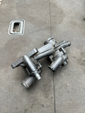 Кожух термостата 03C121111AB VAG