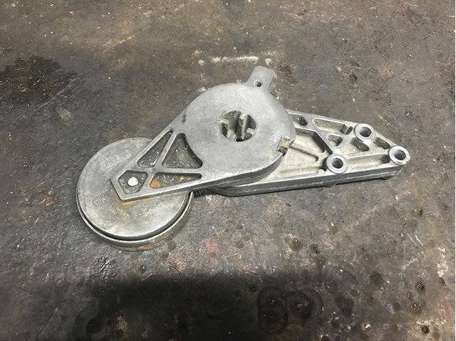 Натягувач приводного ременя 058903133D VAG