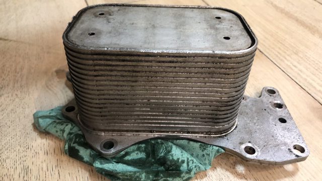 Масляний радіатор охолодження рідини АКПП 059117021J VAG