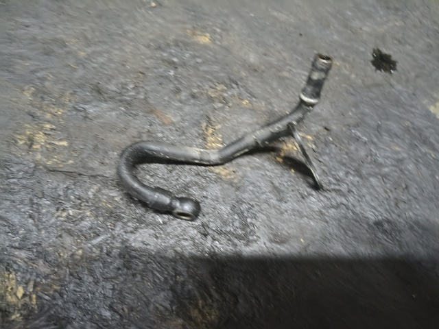 Трубопроводи і шланги системи охолодження 059121398 VAG