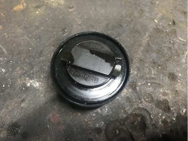 Кришка маслозаливной горловини 06B103485C VAG