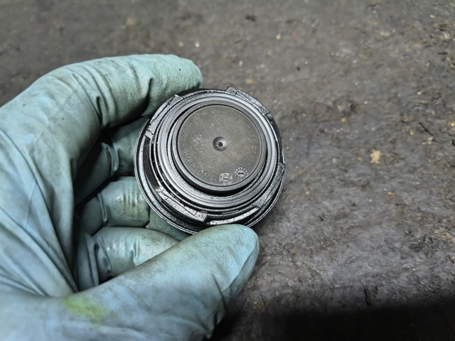 Кришка маслозаливной горловини 06K103485A VAG