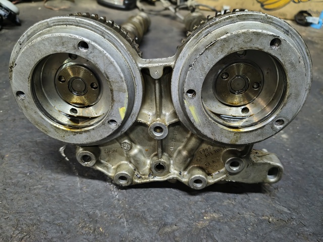 Передня кришка головки блока циліндрів (ГБЦ) 06L103166H VAG