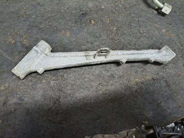 Кронштейн впускного колектора 06L129723C VAG