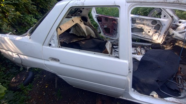 Двері пасажирські задні праві Ford Escort 7