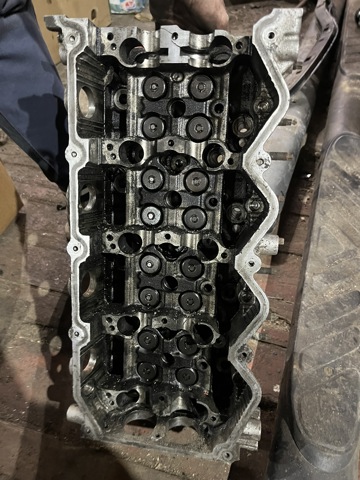 Головка двигуна Nissan Primera