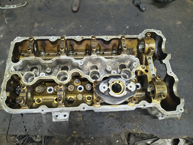 Головка блока циліндрів (ГБЦ), права 11127573933 BMW