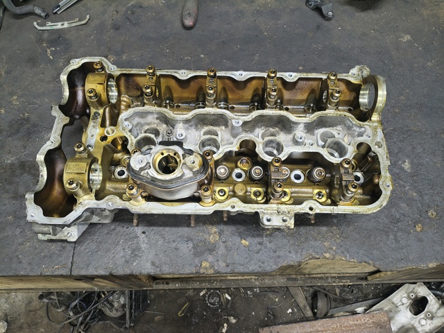 Головка блока циліндрів (ГБЦ), ліва 11127573937 BMW
