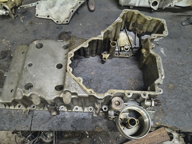 Піддон масляний картера двигуна, верхня частина 11137621070 BMW