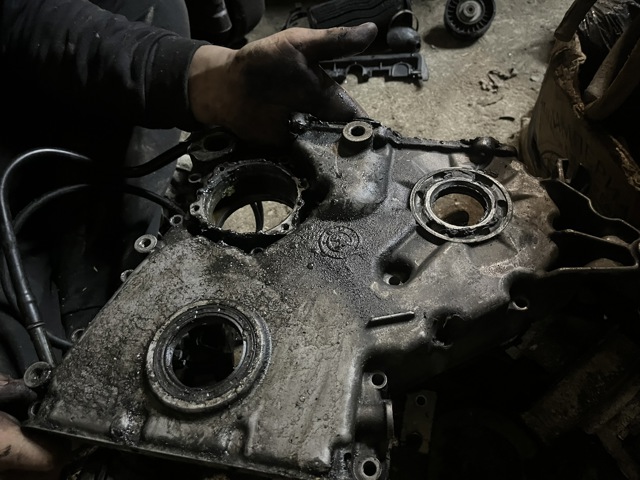 Кришка двигуна передня 11142246189 BMW