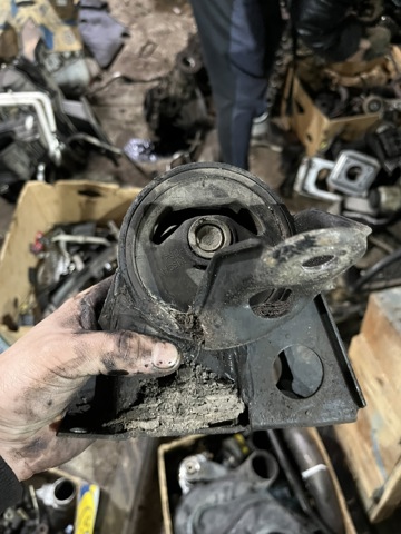 112108H800 Nissan/Infiniti подушка (опора) двигуна, права - купити