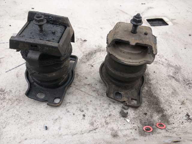 Підвіска двигуна (силового агрегату) 11220EB305 NISSAN