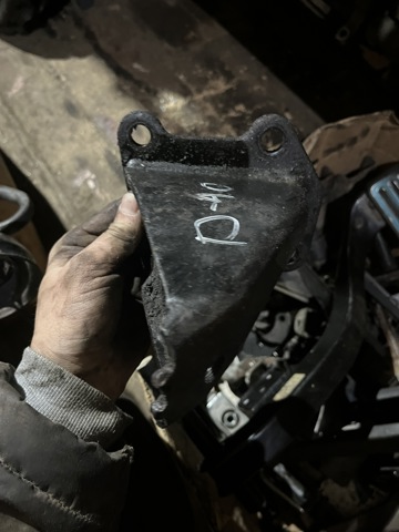 Кронштейн подушки (опори) двигуна, лівої 11233EB300 NISSAN