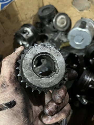 Шестерня приводу колонвала двигуна 13021EB300 NISSAN