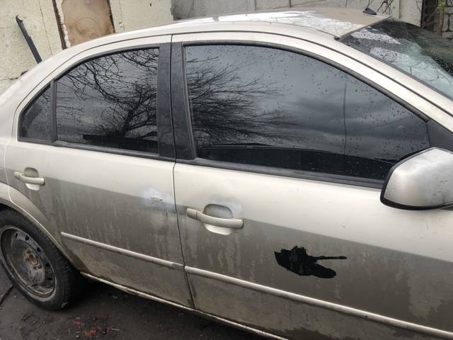 Вікно задніх дверей 1303630 FORD