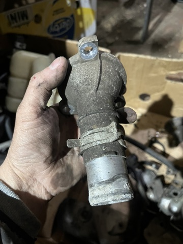 Кришка корпусу термостата 13049EB300 NISSAN