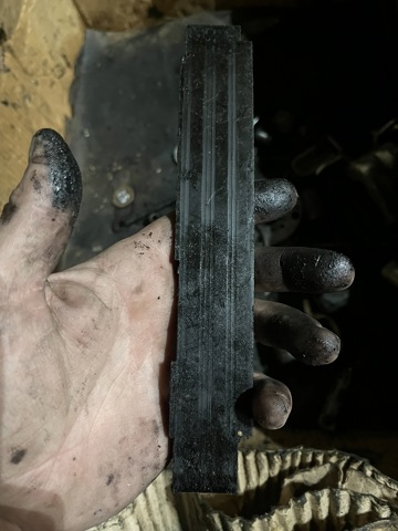 Заспокоювач ланцюга ГРМ, верхній 13085AD210 NISSAN