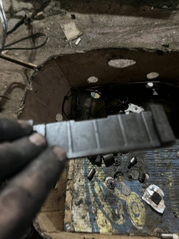 Заспокоювач ланцюга ГРМ, лівий 13085AD215 NISSAN