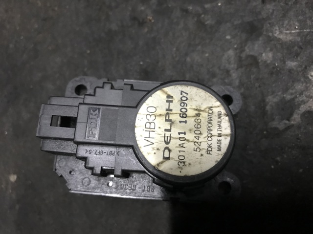 Привід системи автоматичного управління обігрівачем 13175551 GM