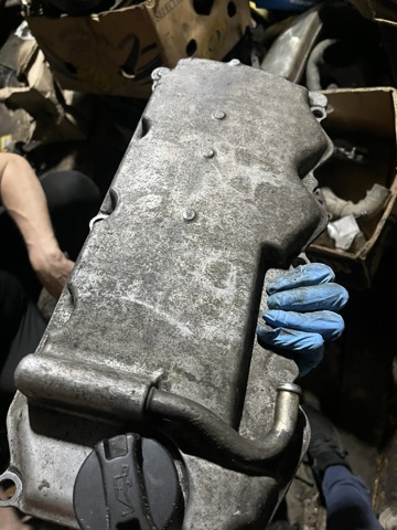 Кришка двигуна 13264VK510 NISSAN