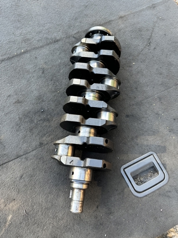 Колінвал двигуна 1340127011 TOYOTA