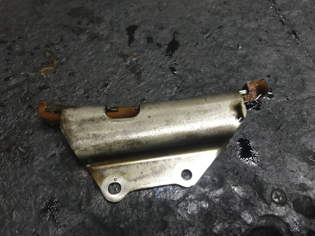 Заспокоювач ланцюга ГРМ, верхній 14440RMAE01 HONDA