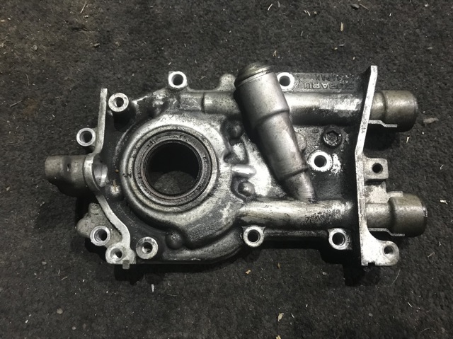 Масляний насос двигуна 15010AA320 SUBARU