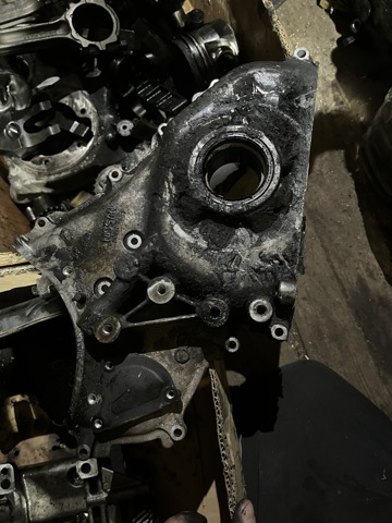 Масляний насос двигуна 15010EB30A NISSAN