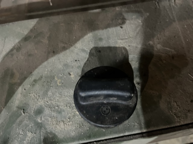 Кришка / пробка бензобака 16111184717 BMW