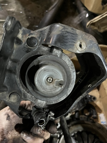 Кронштейн паливного фільтра 164018H800 NISSAN