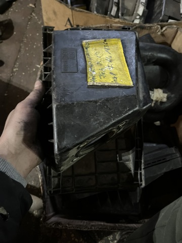 Корпус повітряного фільтра, верхня частина 16526BN300 NISSAN